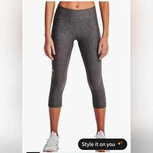 Under Armour Women's HeatGear Mid No-Slip Waistband Pocketed Capri